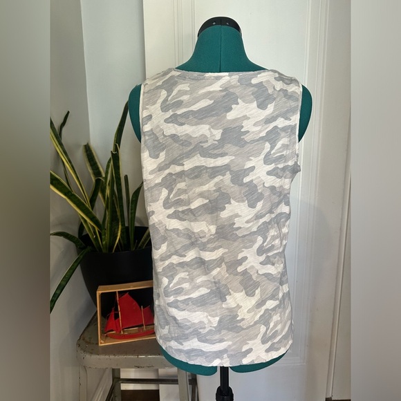 Old navy large camo tank top Everywear - Picture 7 of 9